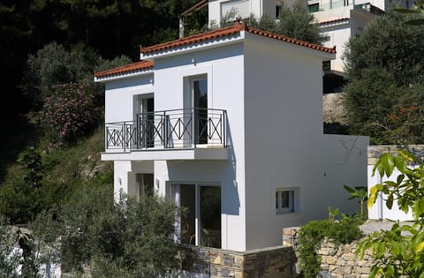 Les Maisonettes House in Samos, Greece