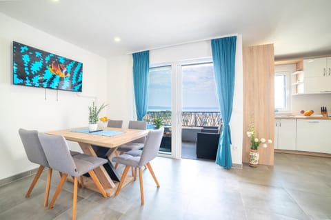 View (from property/room), Kitchen or kitchenette, Living room, Seating area, Dining area, Sea view