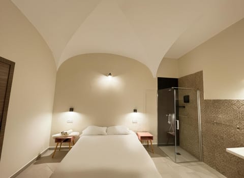 Bed, Bathroom, Photo of the whole room, Bedroom