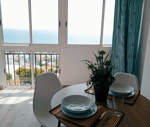 View (from property/room), Balcony/Terrace, Dining area, Sea view