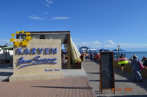 Lounge or bar, Lake view