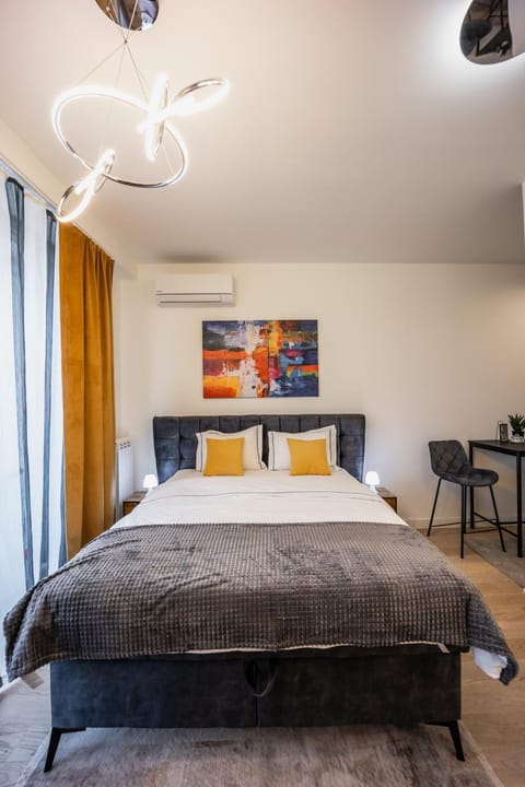 Bed, Photo of the whole room, air conditioner