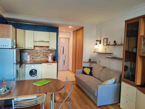 Kitchen or kitchenette, Living room, Seating area, Dining area, minibar, pet friendly, stove