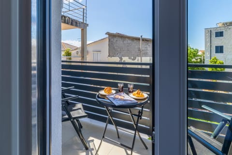 Day, View (from property/room), Balcony/Terrace, Continental breakfast