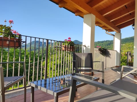 Patio, Spring, Day, Natural landscape, Summer, BBQ facilities, View (from property/room), Balcony/Terrace, Dining area, Mountain view, sunbed