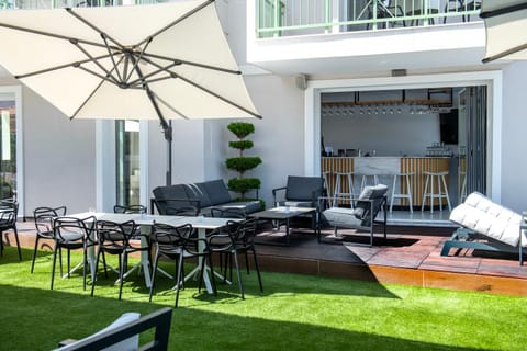 Restaurant/places to eat, Lobby or reception, Lounge or bar