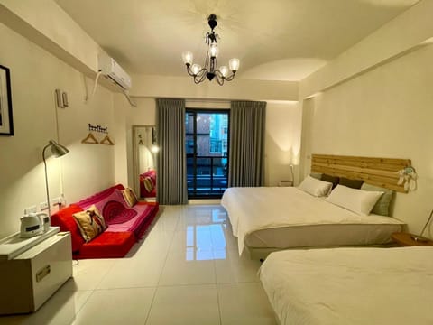Bed, Seating area, Bedroom, air conditioner