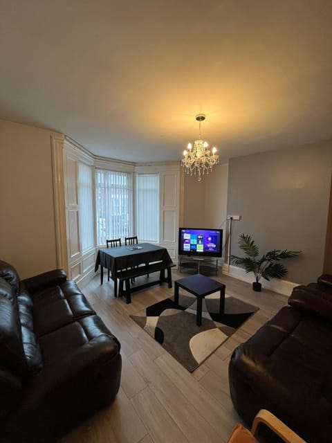 TV and multimedia, Living room, Seating area, Dining area, Evening entertainment