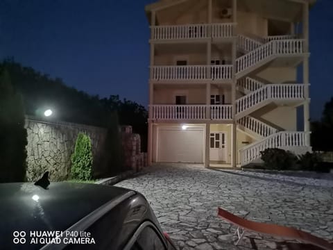 Property building, Swimming pool, Parking