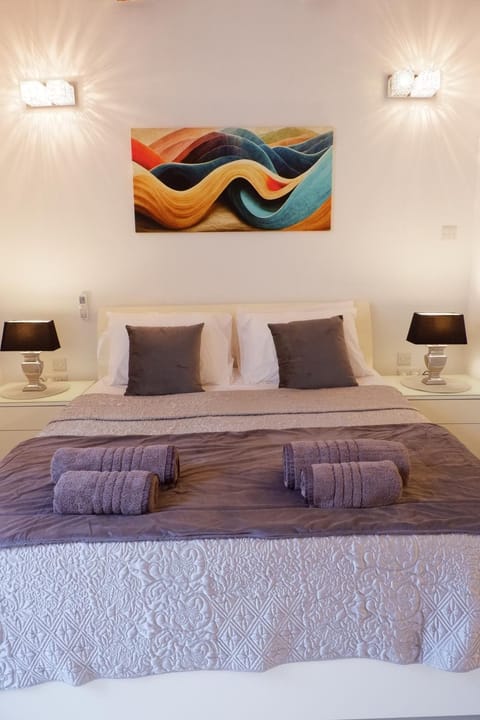 Bedroom, towels