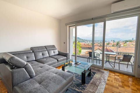 View (from property/room), Balcony/Terrace, Living room
