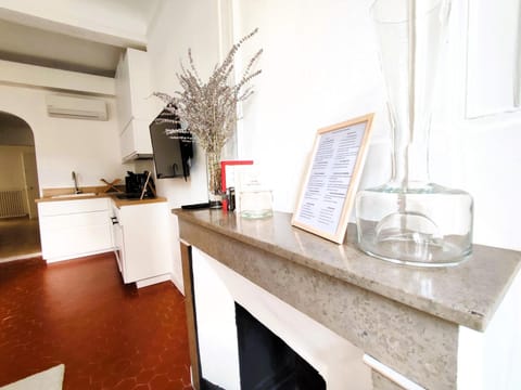 Kitchen or kitchenette, Living room