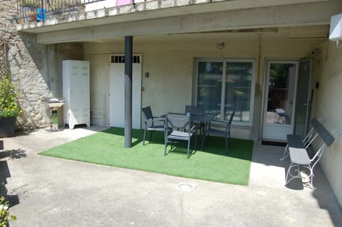 Patio, BBQ facilities, Dining area, microwave