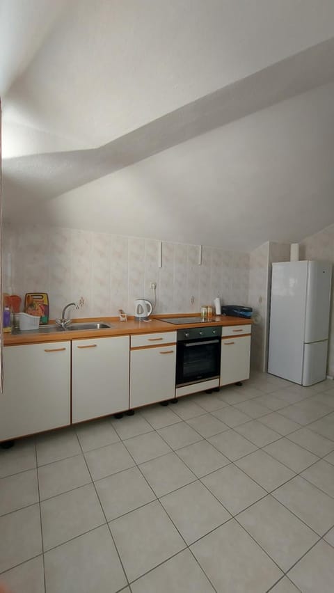 Kitchen or kitchenette, pet friendly, stove