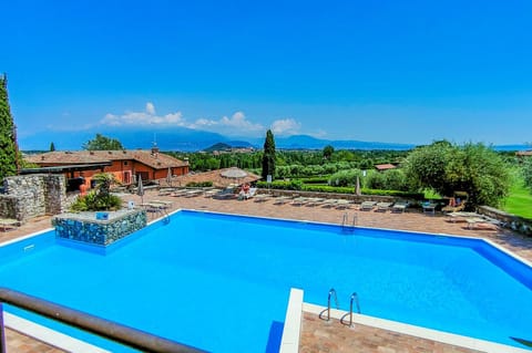 Swimming pool, sunbed