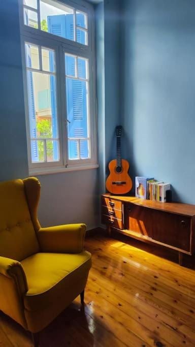 Yellow and blue relax house House in Pireas