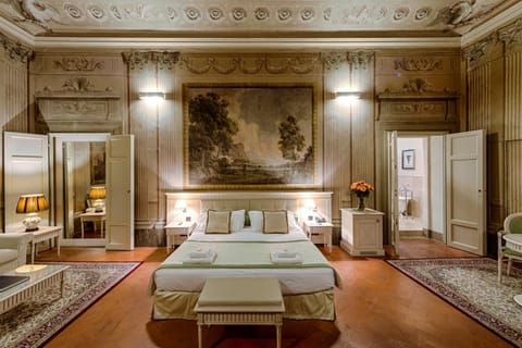 Photo of the whole room, Decorative detail