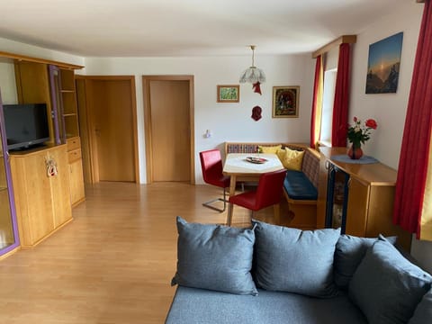 Communal lounge/ TV room, Living room, Dining area