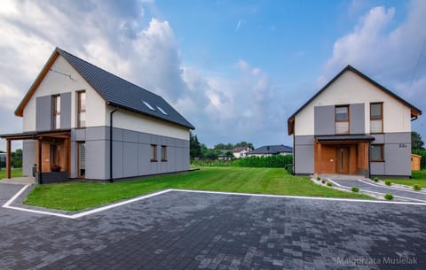 Property building, Day, Neighbourhood, View (from property/room), Garden view, Street view, Area and facilities, Parking