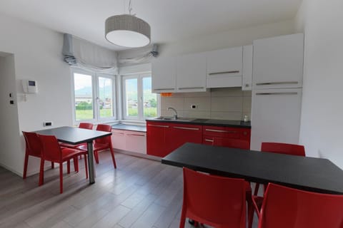 Kitchen or kitchenette, Dining area, stove