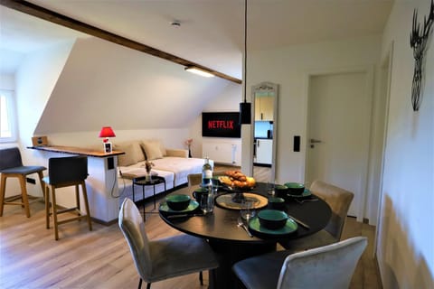 Living room, Food and drinks, Dining area, Food, Breakfast