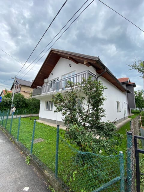 Property building, Spring, Day, Garden, Garden view