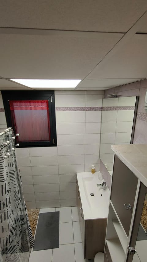 Shower, Bathroom, towels