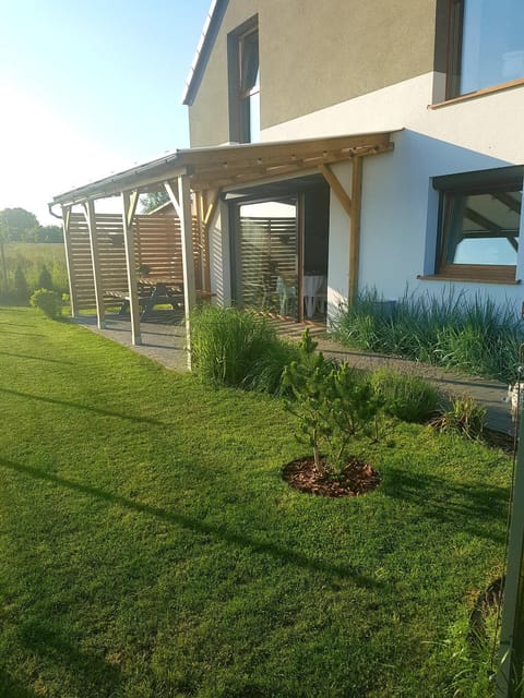 Property building, Garden, Balcony/Terrace, Garden view