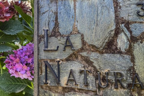 Property building, Property logo or sign, Logo/Certificate/Sign, Street view