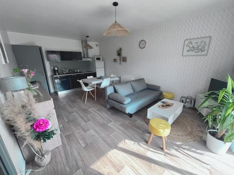 Kitchen or kitchenette, Living room, Dining area