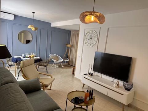 Communal lounge/ TV room, TV and multimedia, Living room, Seating area