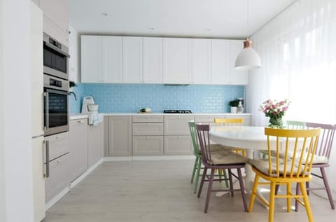 Kitchen or kitchenette, Dining area, dishwasher, minibar, pet friendly, stove