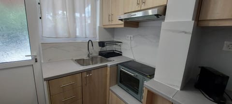 Kitchen or kitchenette, pet friendly, stove