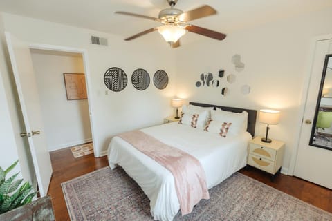Bed, Photo of the whole room