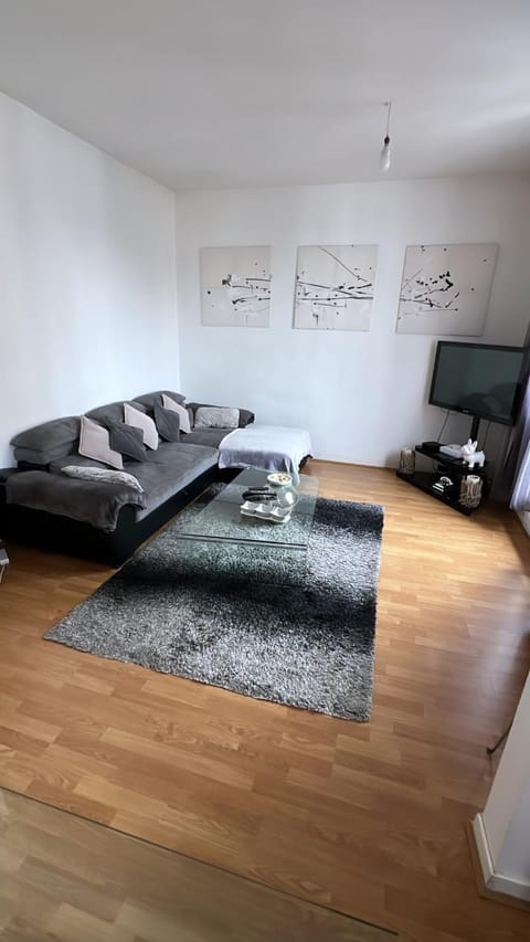 Communal lounge/ TV room, TV and multimedia, Living room, Seating area