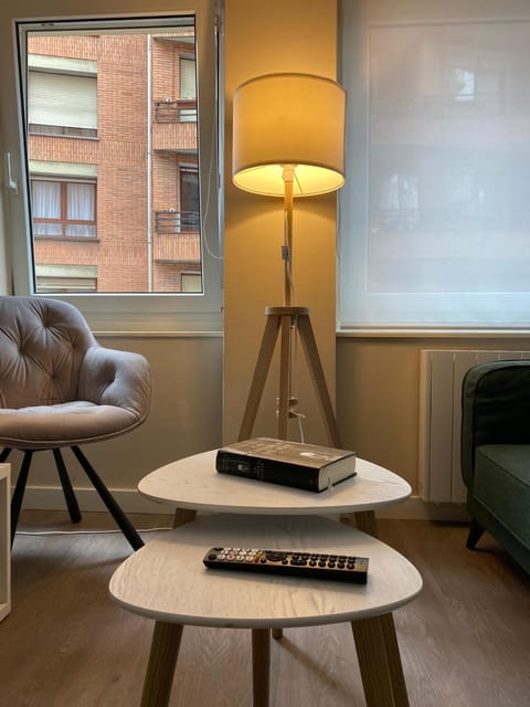 TV and multimedia, Living room, Seating area, hair dresser