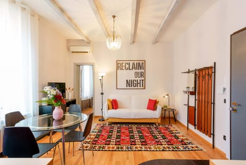 Living room, Seating area, Dining area, air conditioner