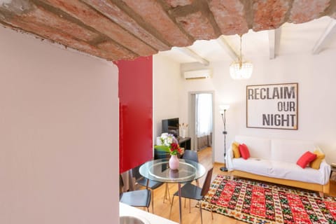 TV and multimedia, Living room, Seating area, Dining area, air conditioner