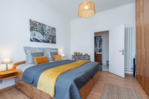 Bed, Photo of the whole room, Bedroom, wardrobe