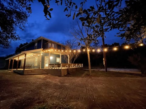 River Rock Retreat Bed and Breakfast in Lakehills