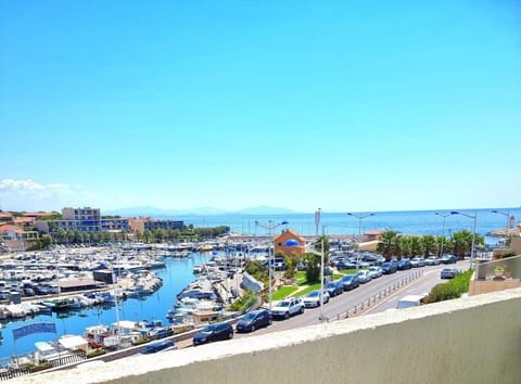Superbe appartement avec vue mer et terrasse Apartment in Sausset-les-Pins