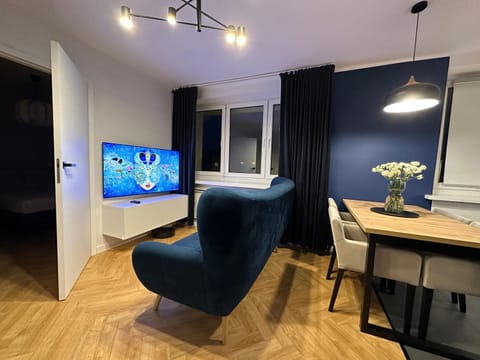 TV and multimedia, Living room, Dining area