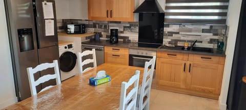 Kitchen or kitchenette, Dining area, dishwasher, oven, stove