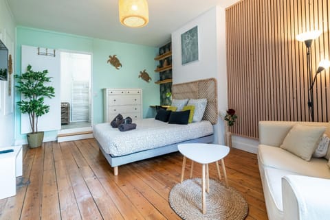 Bed, Photo of the whole room