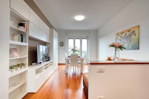 Communal lounge/ TV room, TV and multimedia, Living room, Seating area