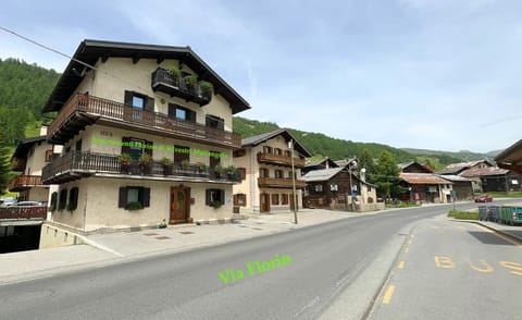 Property building, Neighbourhood, Street view, Location