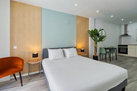 Bed, Kitchen or kitchenette, Bedroom