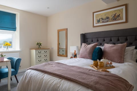 Bed, Bedroom, Mountain view