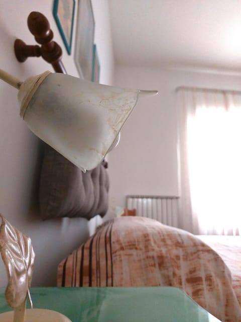 Bed, Photo of the whole room, Decorative detail, Bedroom