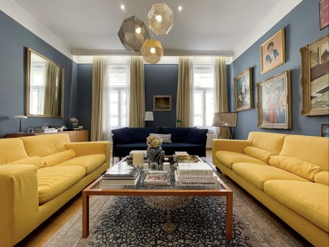 Living room, Seating area